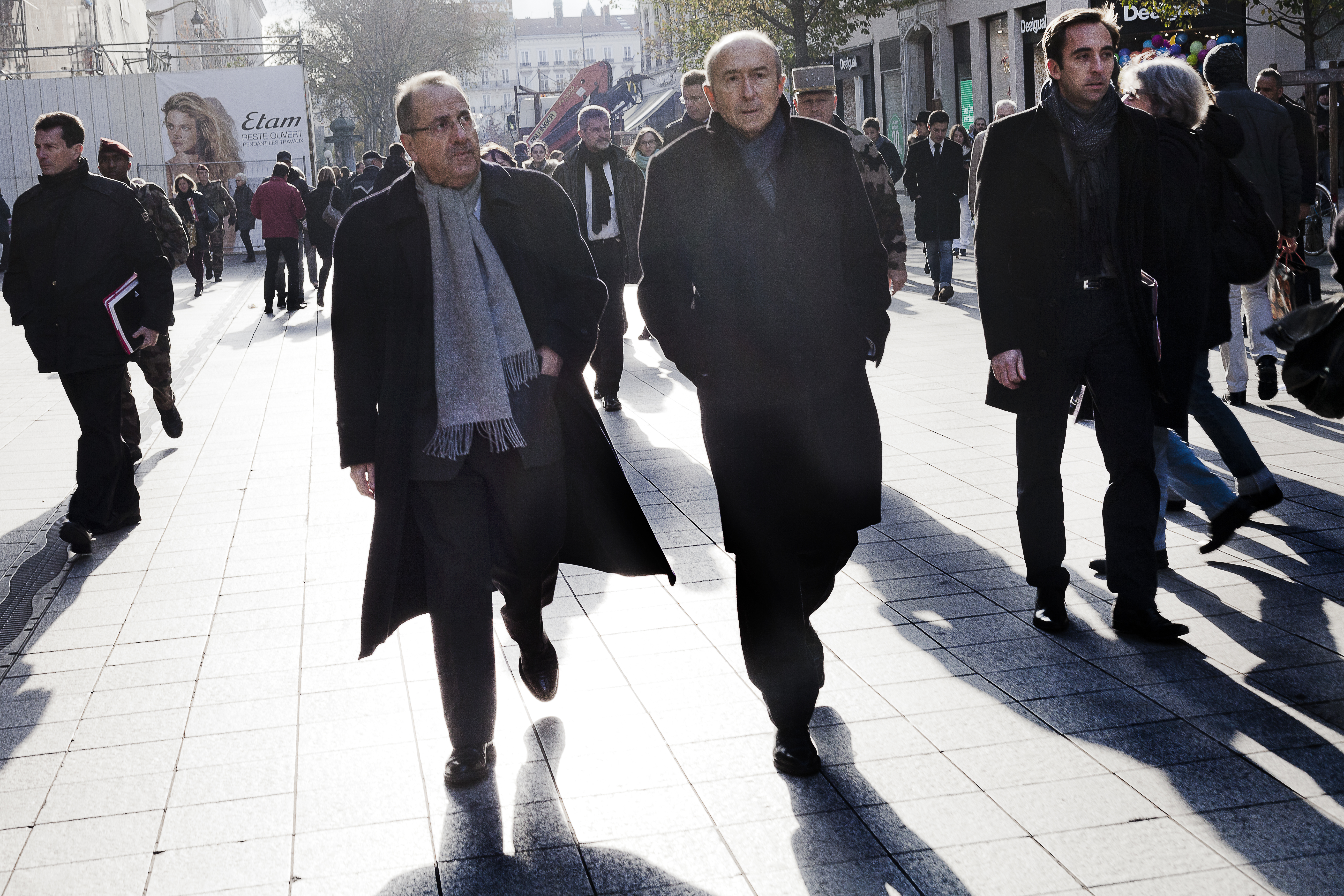 Le préfet de région Michel Delpuech et le maire de Lyon Gérard Collomb, rue de la République, le 27 novembre 2015 © Tim Douet