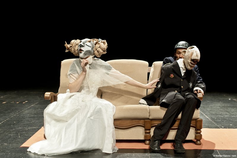 Une cArMen en Turakie, par le Turak Théâtre © Romain Etienne / Item Une cArMen en Turakie, par le Turak Théâtre © Romain Etienne / Item