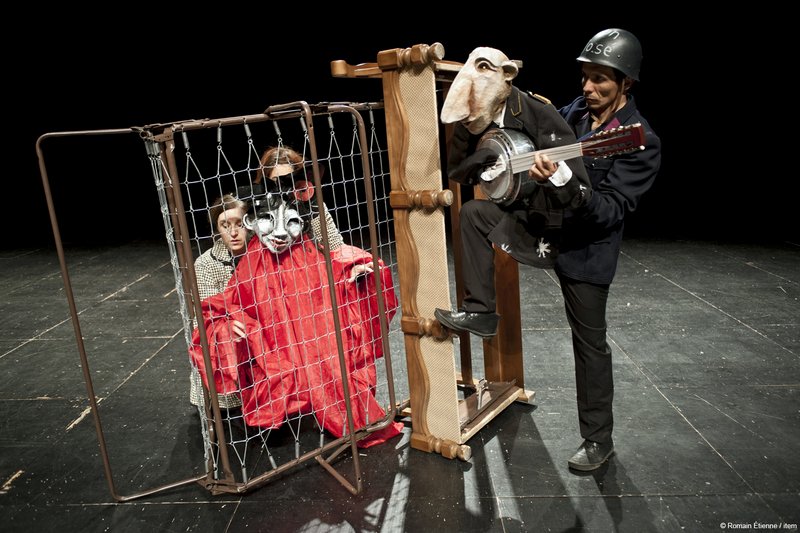 Une cArMen en Turakie, par le Turak Théâtre © Romain Etienne / Item Une cArMen en Turakie, par le Turak Théâtre © Romain Etienne / Item