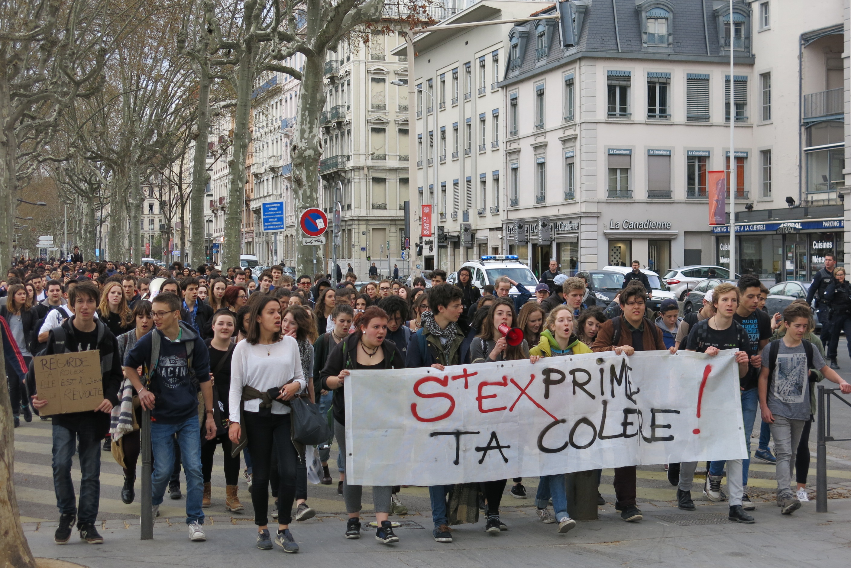 Lyon, 31 mars 2016 – Cortège de lycéens devant le campus des berges du Rhône © Mathilde Régis