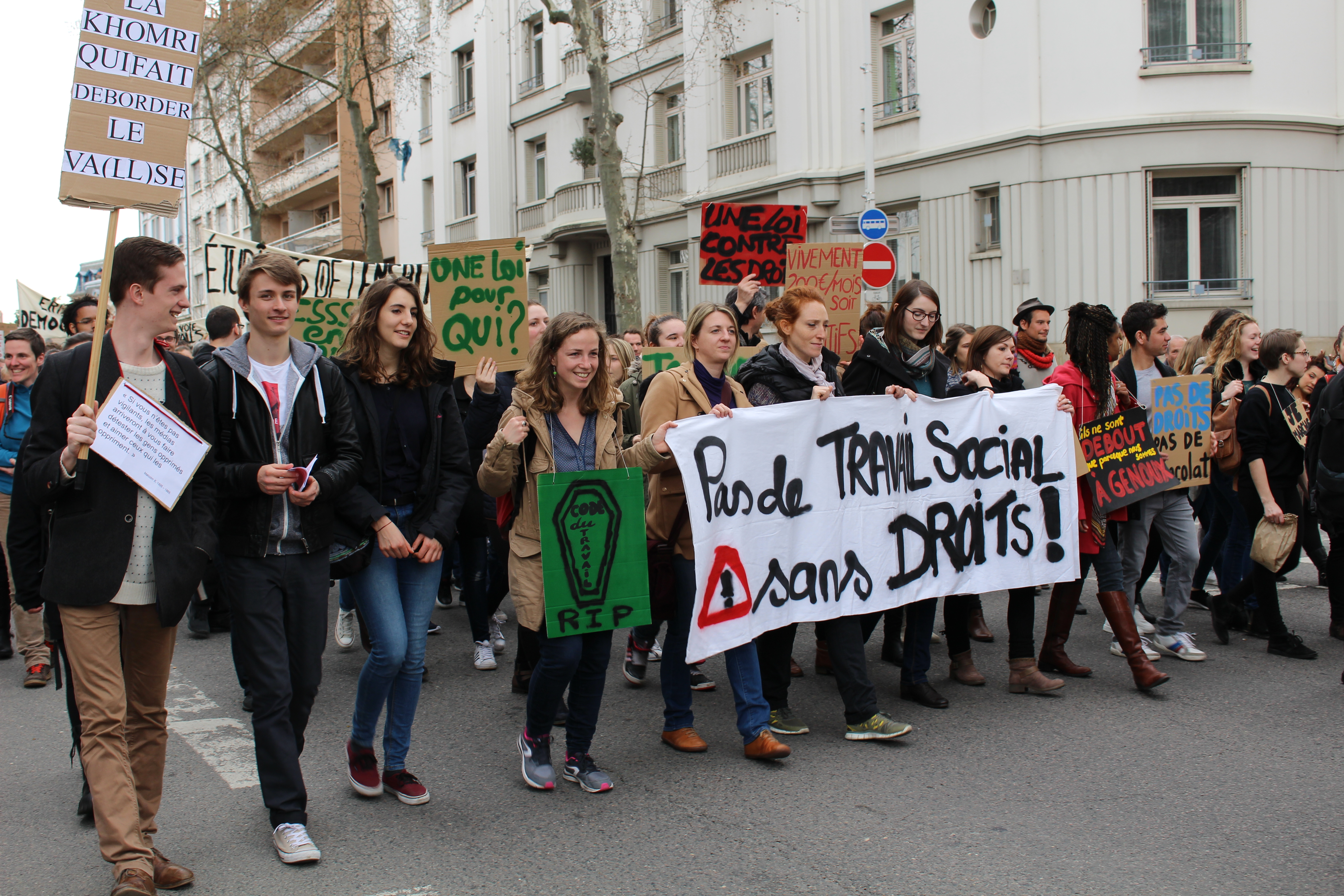 Banderole Manifestation loi travail 31 mars