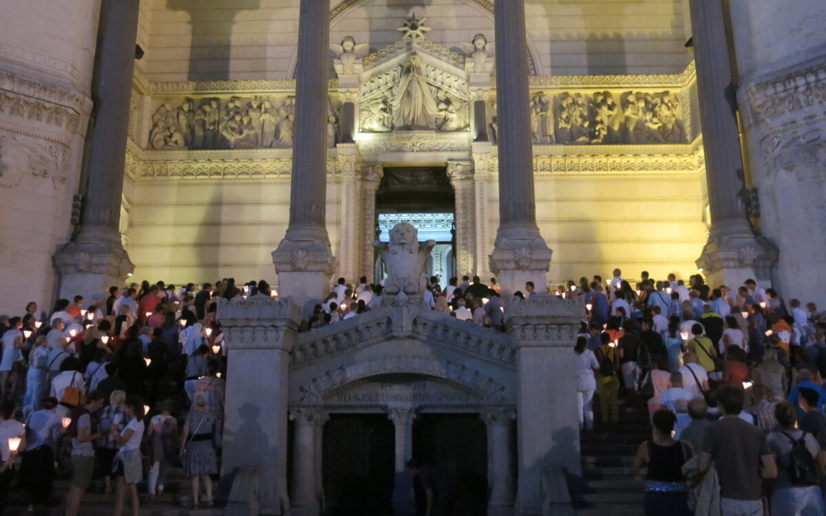 procession aux flambeaux Fourvière 14 août