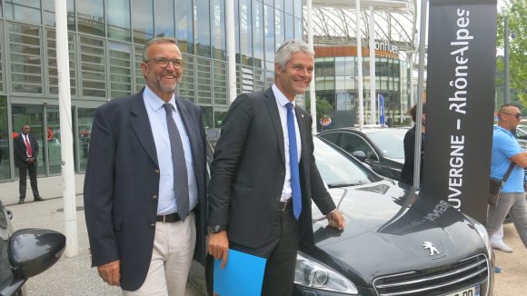 Laurent Wauquiez vend les voitures de la région