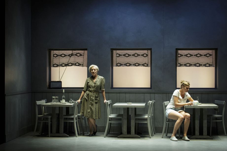 Truckstop, de Lot Vekemans – Mise en scène Arnaud Meunier © Christophe Raynaud de Lage / Festival d’Avignon 2016 Truckstop, de Lot Vekemans – Mise en scène Arnaud Meunier © Christophe Raynaud de Lage / Festival d’Avignon 2016