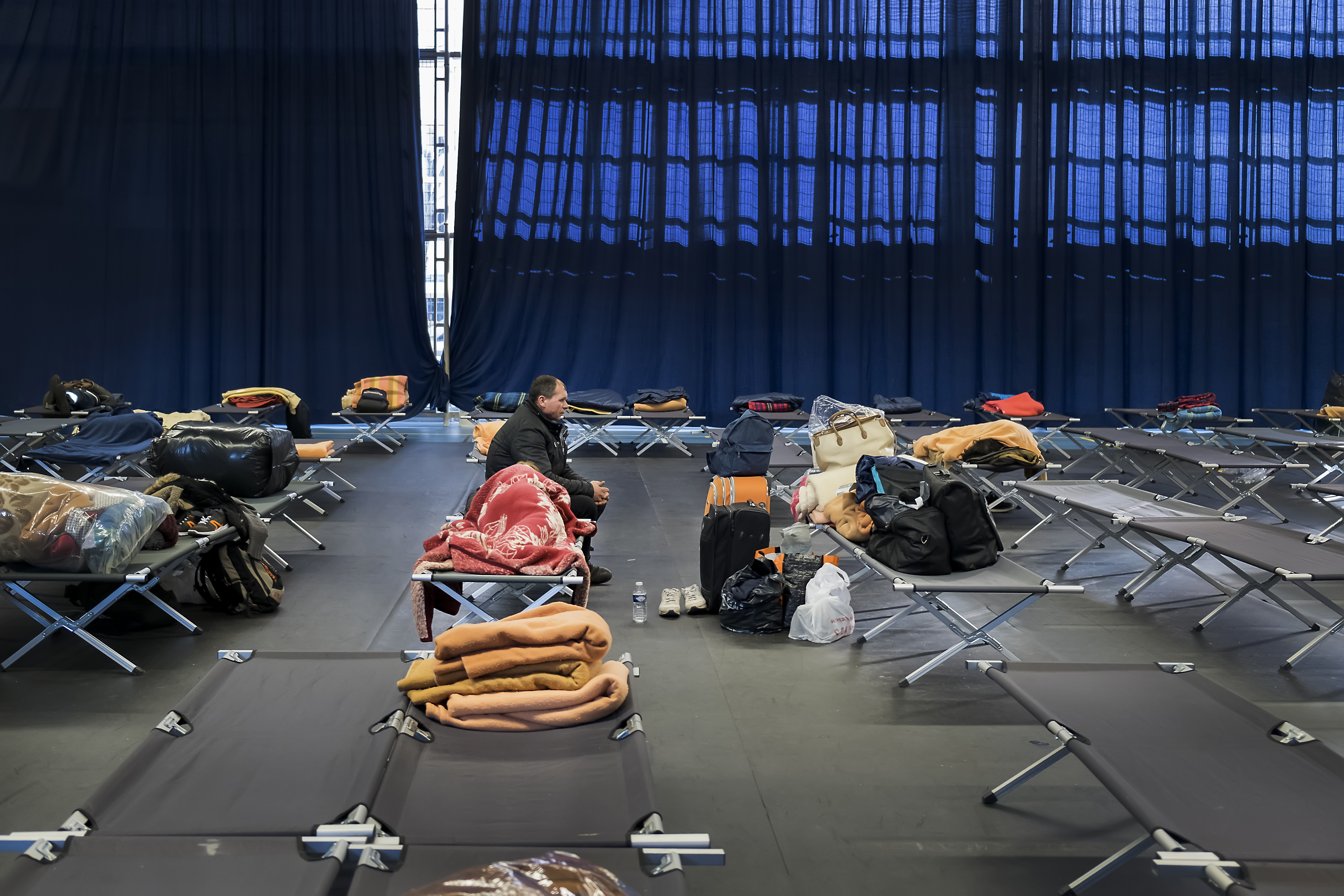 Réfugiés albanais dans un gymnase lyonnais, plan Grand Froid, janvier 2017 © Tim Douet Réfugiés albanais dans un gymnase lyonnais, plan Grand Froid, janvier 2017 © Tim Douet