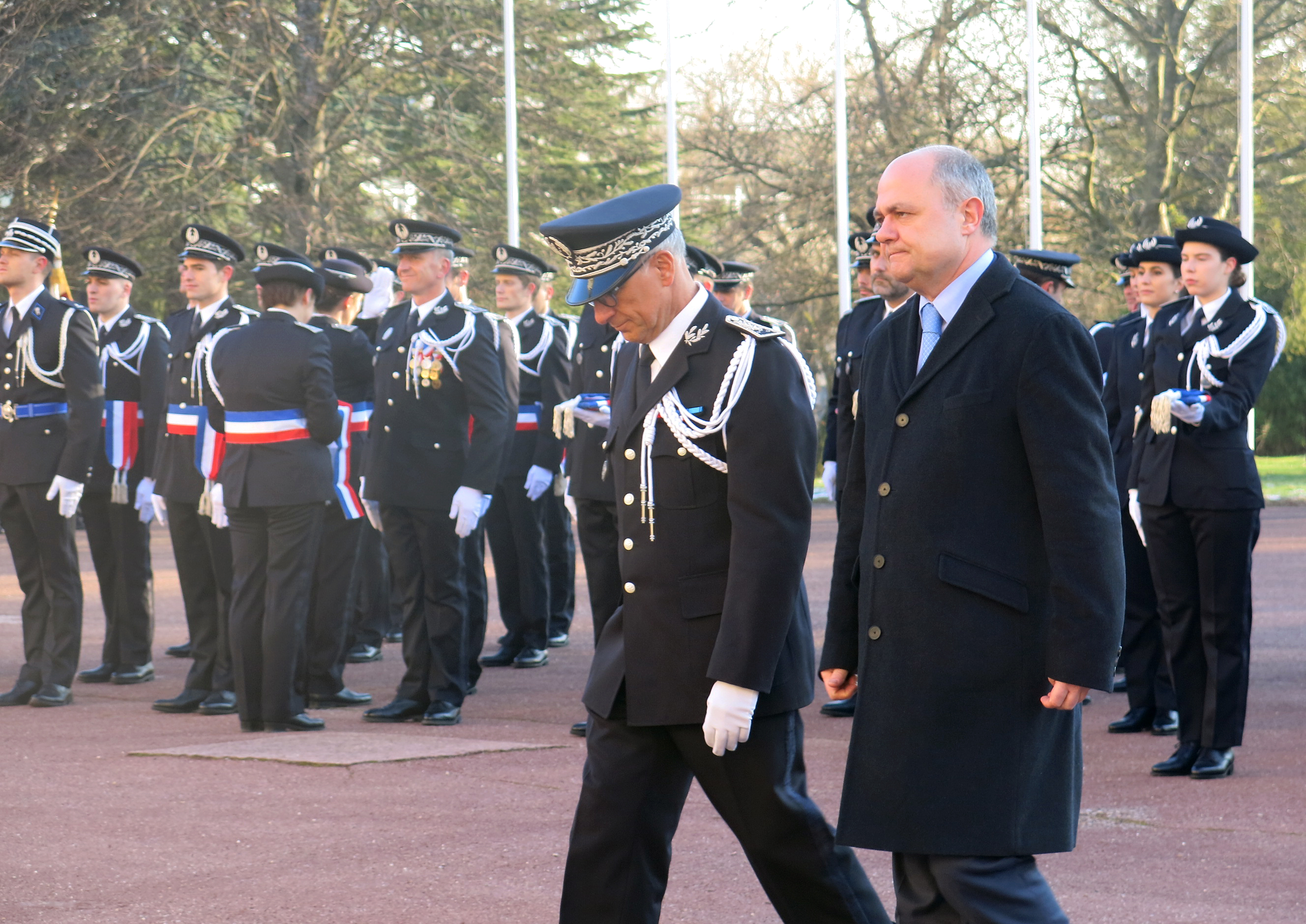 Le ministre de l'Intérieur Bruno Le Roux à la cérémonie de baptême de la 68e promotion des commissaires de police à Saint-Cyr-au-Mont-d'Or