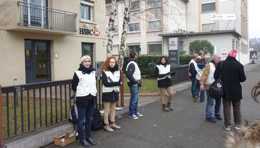 Les militants de Greenpeace sont allés à la rencontre des clients de HSBC Les militants de Greenpeace sont allés à la rencontre des clients de HSBC