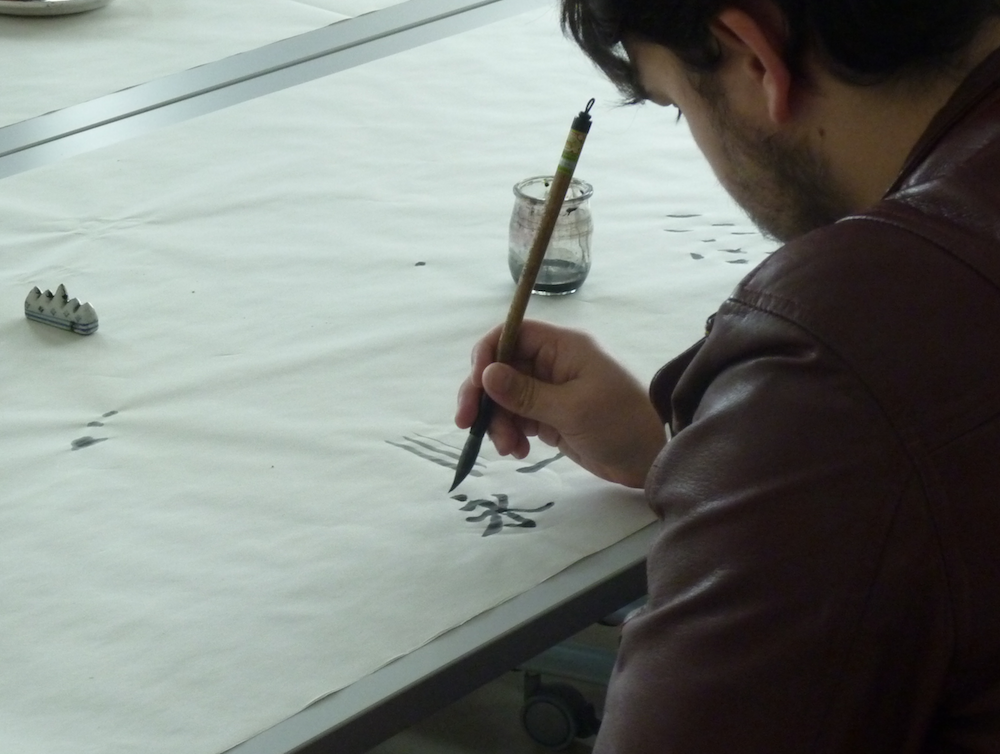 Le cours de calligraphie a rencontré un franc succès