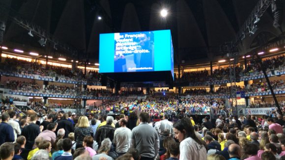 Macron meeting Gerland salle