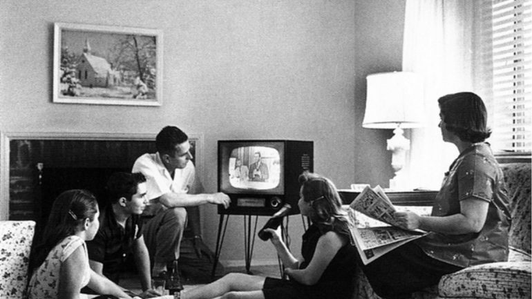 Family_watching_television_1958