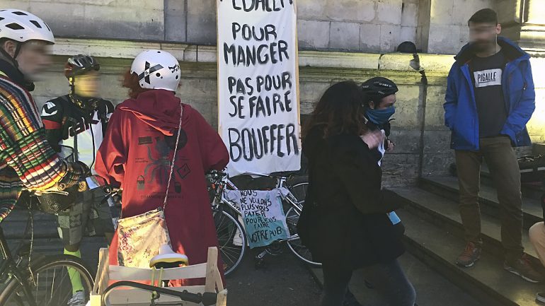 manif coursiers vélo livreurs Deliveroo Foodora