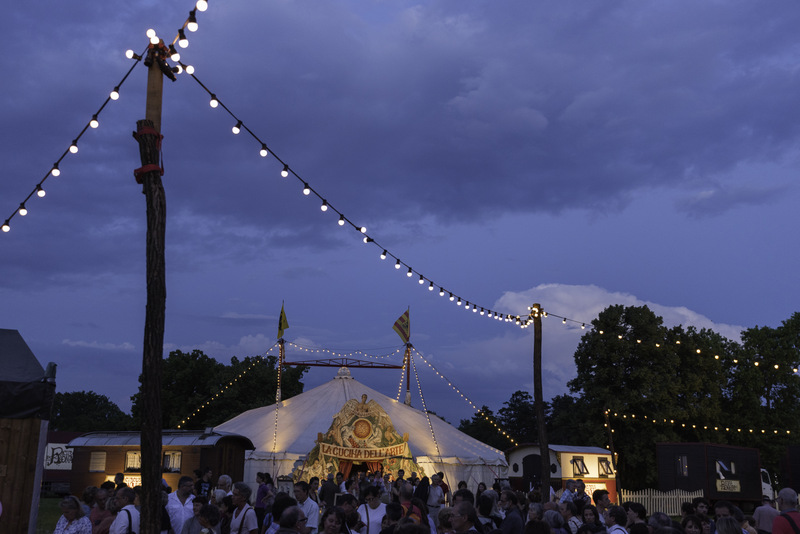 Les chapiteaux des Nuits de Fourvière 2016 au domaine de Lacroix-Laval © Paul Bourdrel