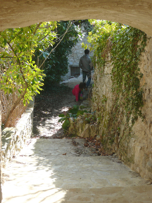 Ruelle d’un village de la Drôme © L Pascale / Drôme Tourisme