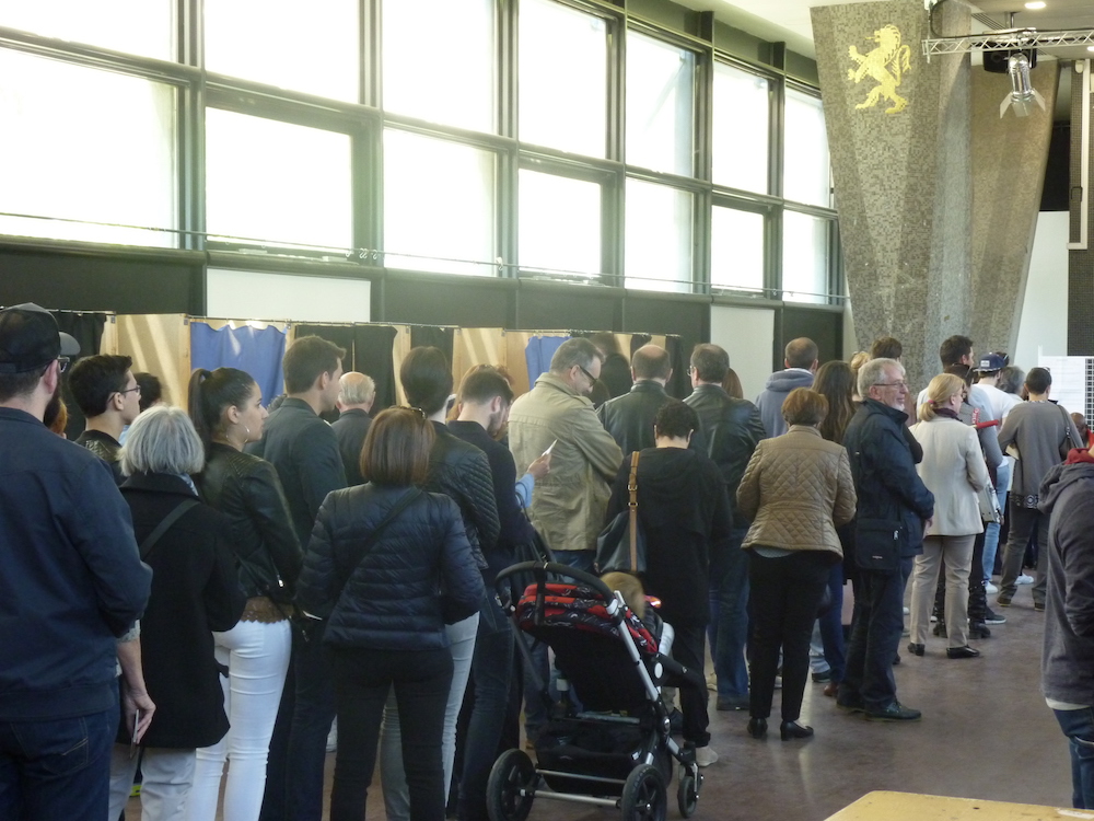 File d’attente pour voter, dans un bureau du 8e arrondissement de Lyon, le 23 avril 2017 (1er tour de la présidentielle) © Grégor Clauss