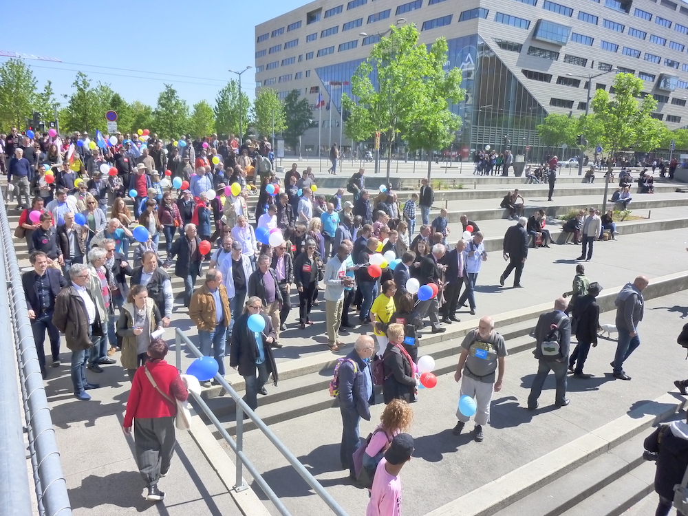 En Marche Confluence ()