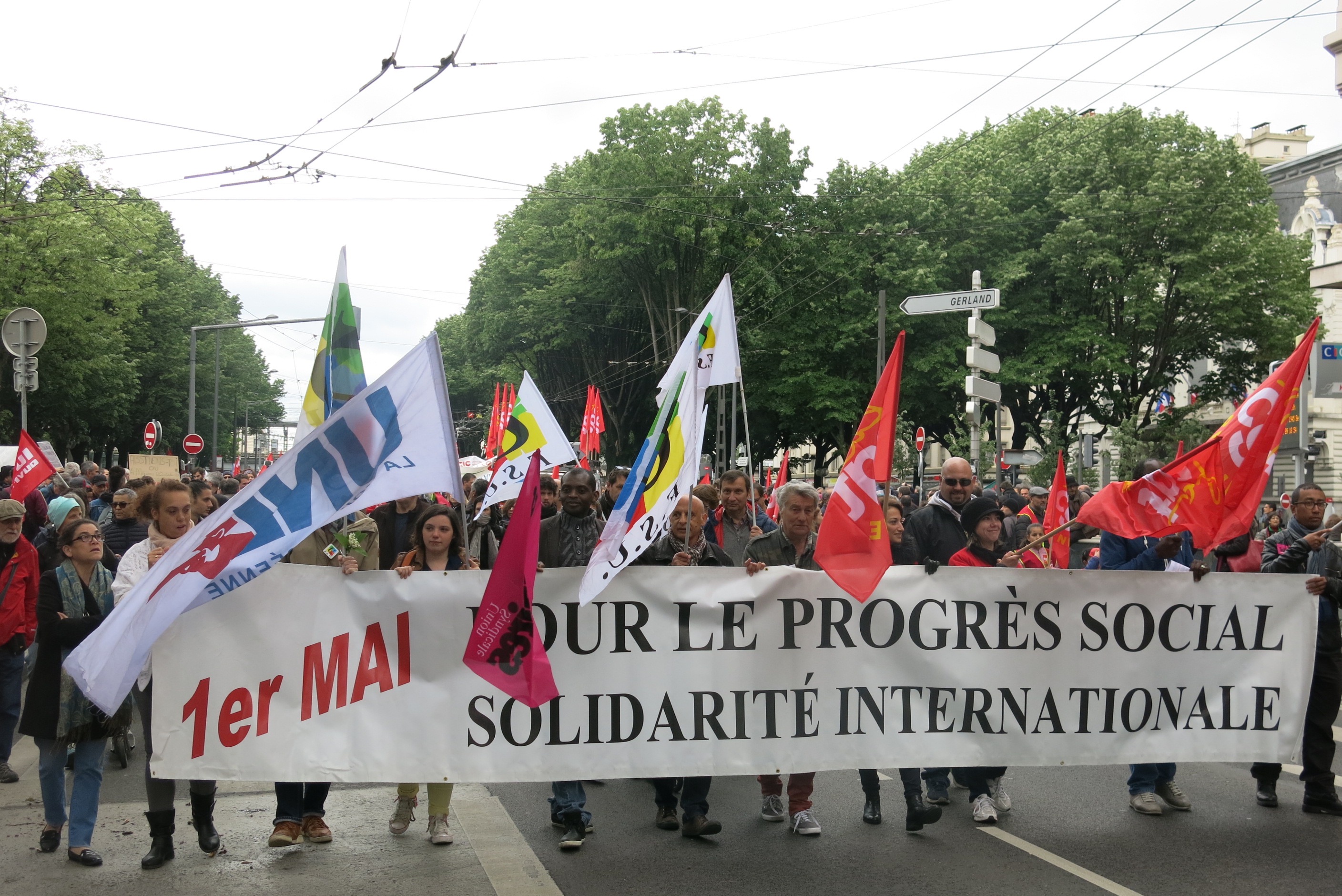 Le cortège au départ de la place Jean Macé, le 1er mai 2017