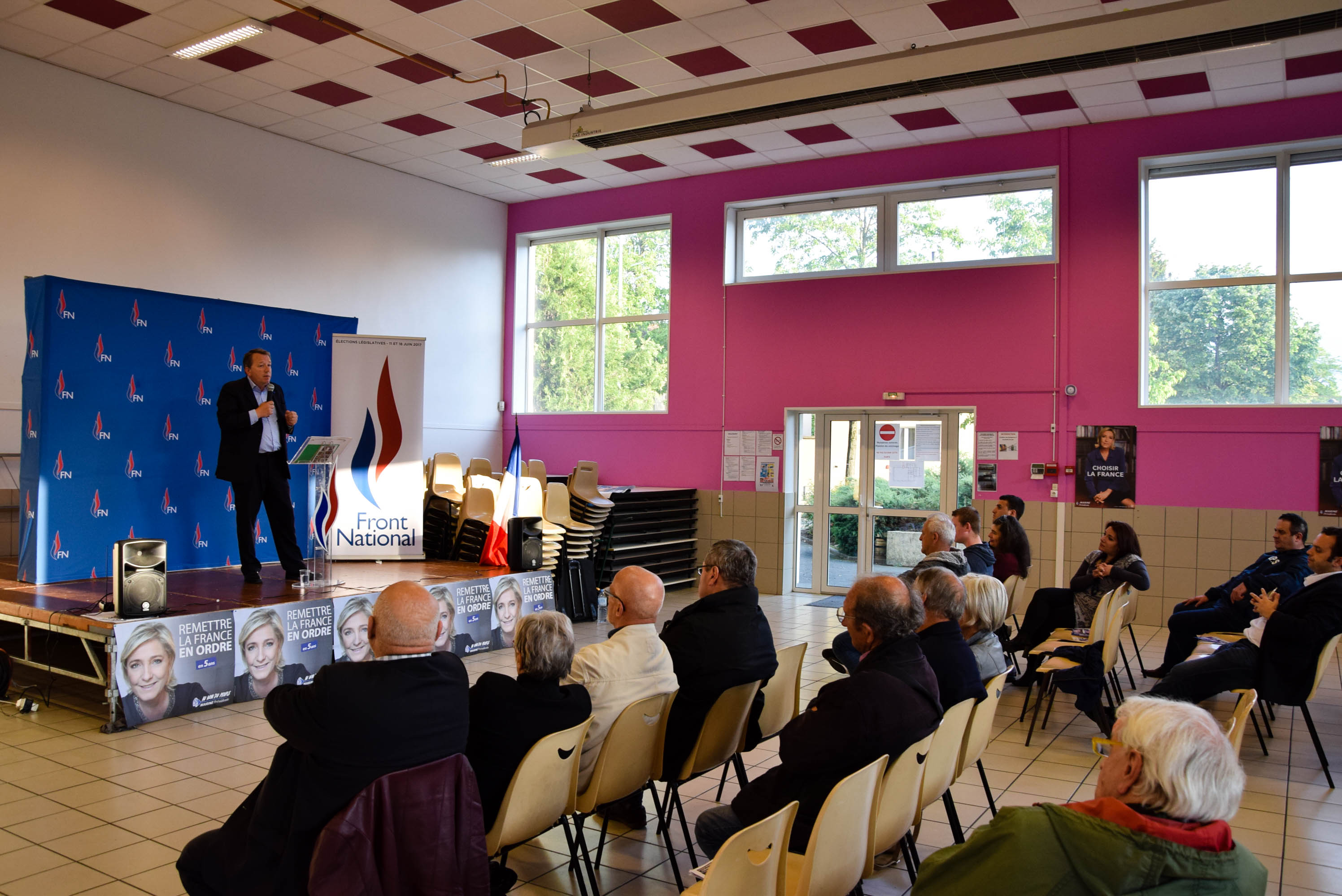 Réunion du Front national à la maison des associations de Villefranche-sur-Saône.