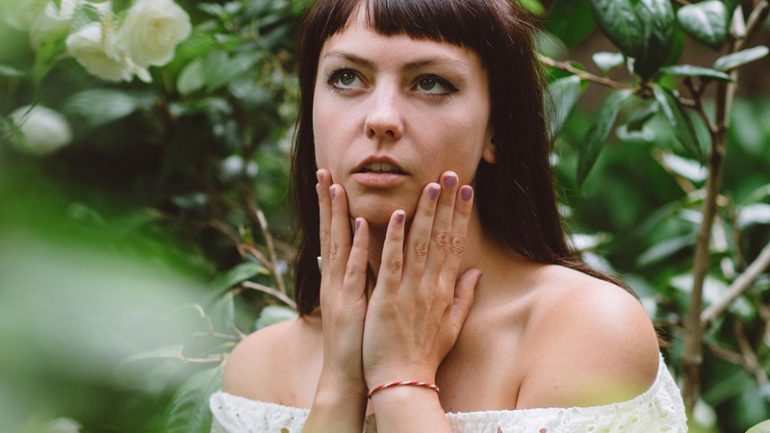 Angel Olsen 2017 home