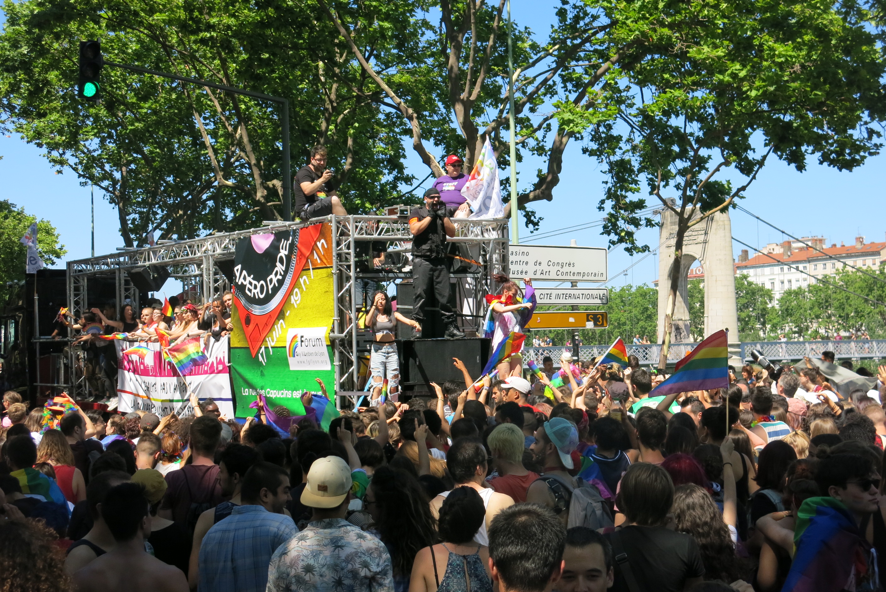 BAR POUR CÉLIBATAIRES GAY NYC