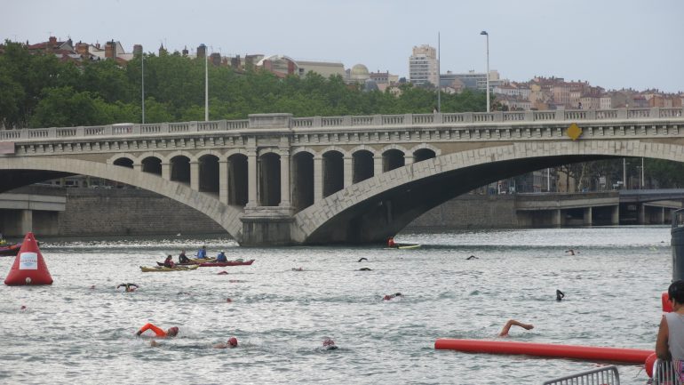 Nage dans le Rhône