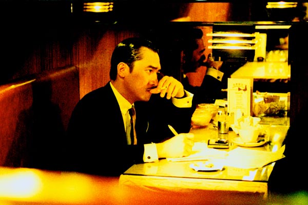 Tony Leung dans le film “2046” de Wong Kar-wai © Océan Films Tony Leung dans le film “2046” de Wong Kar-wai © Océan Films