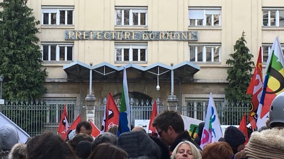 Manifestation devant la Préfecture du Rhône le 15 novembre 2017 sur les contrats aidés