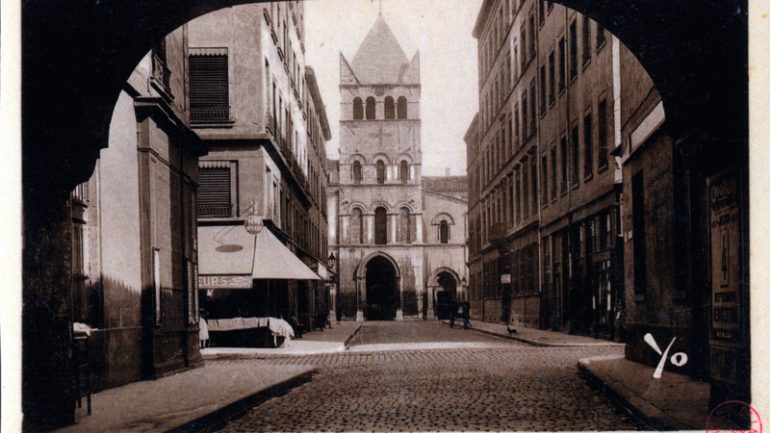 Ainay basilique carte postale