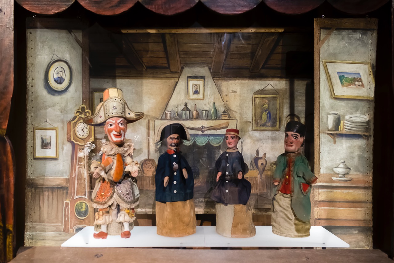 Marionnettes de Guignol exposées au musée des Arts de la marionnette (Gadagne) © Tim Douet