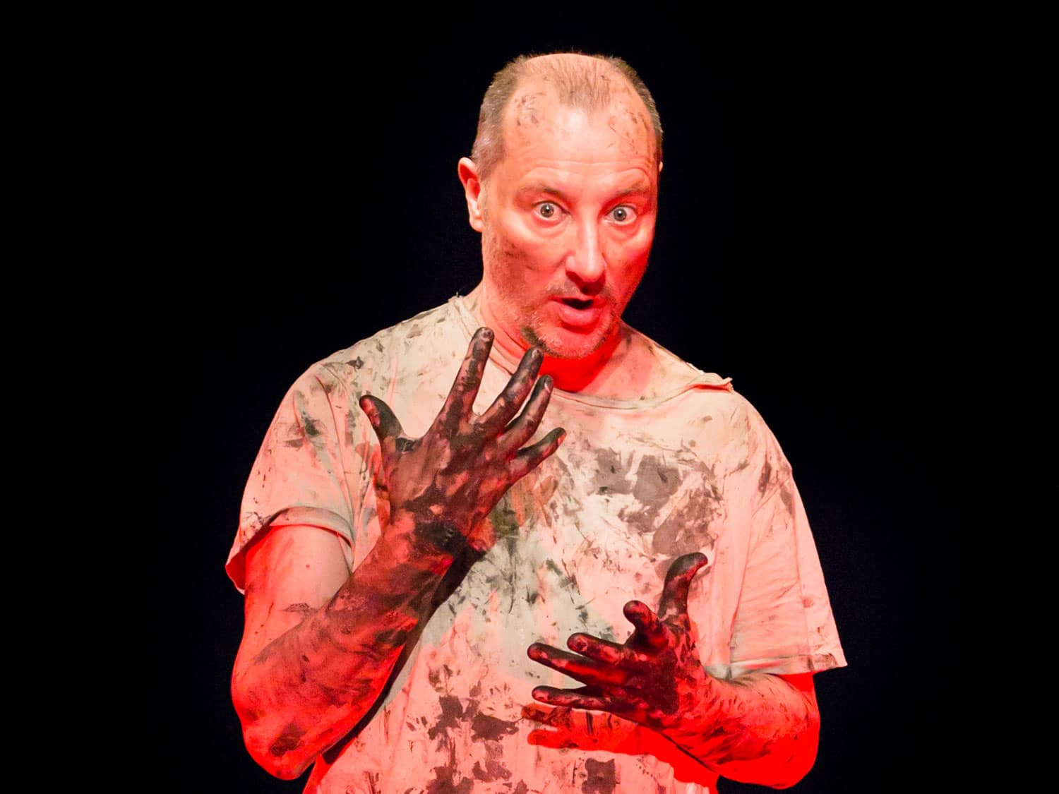 Thierry Gibault dans “Une trop bruyante solitude”, adaptation du roman de Bohumil Hrabal – Mise en scène Laurent Fréchuret © Pauline Legoff Thierry Gibault dans “Une trop bruyante solitude”, adaptation du roman de Bohumil Hrabal – Mise en scène Laurent Fréchuret © Pauline Legoff