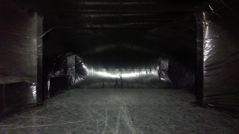 L’intérieur de l’installation de Philippe Quesne à la Sucrière – Lyon, Biennale d’art contemporain 2017 © LC L’intérieur de l’installation de Philippe Quesne à la Sucrière – Lyon, Biennale d’art contemporain 2017 © LC
