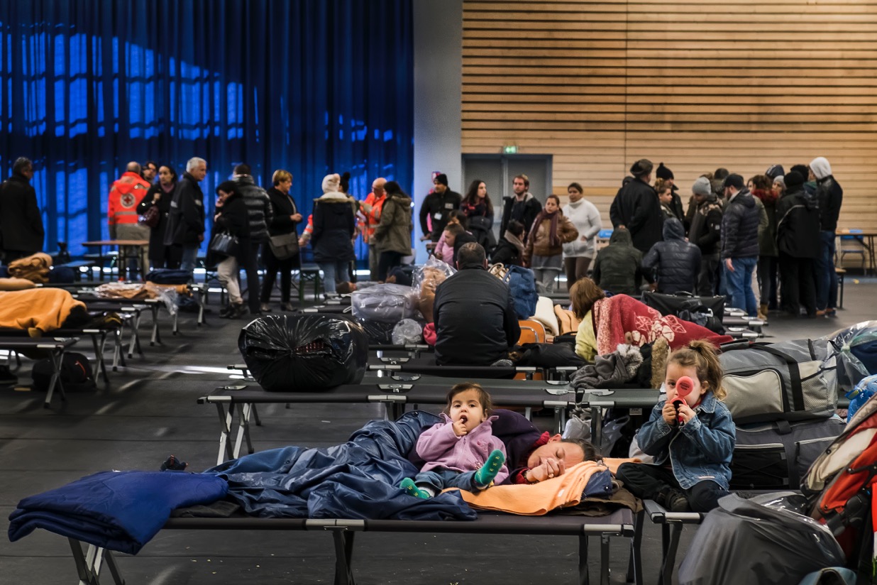 Réfugiés albanais mis à l’abri dans un gymnase dans le cadre du plan Grand Froid à Lyon, en janvier 2017 © Tim Douet