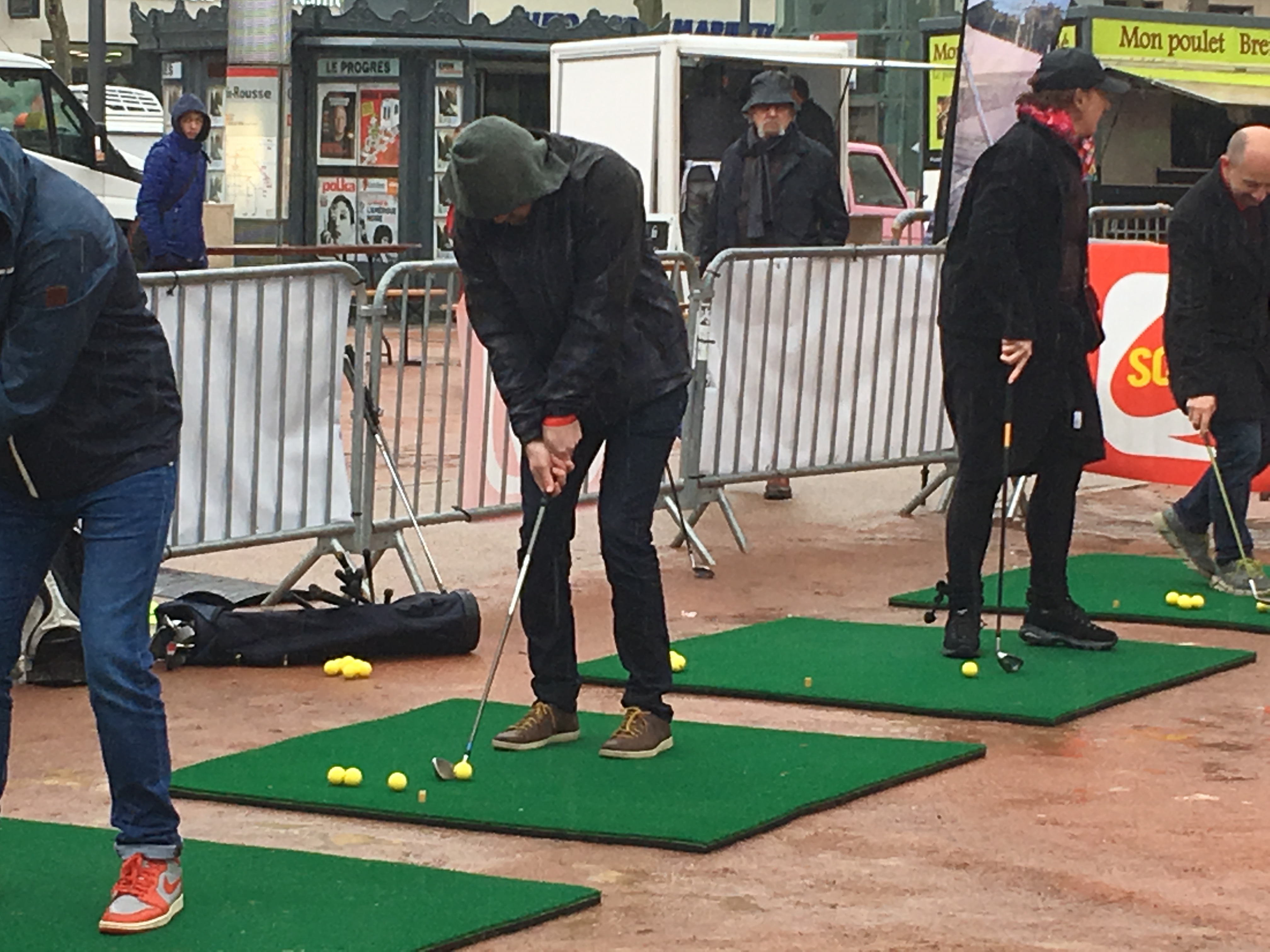 Un petit parc d'entraînement a été installé sur la place de la Croix-Rousse.