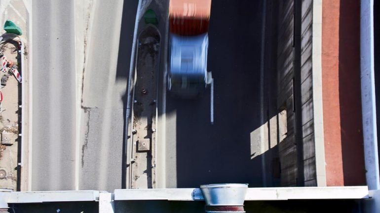 Un camion sous le tunnel de Fourvière