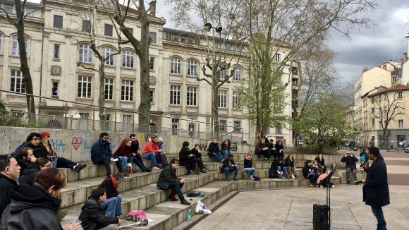 Rassemblement Nuit Debout sur la place Guichard