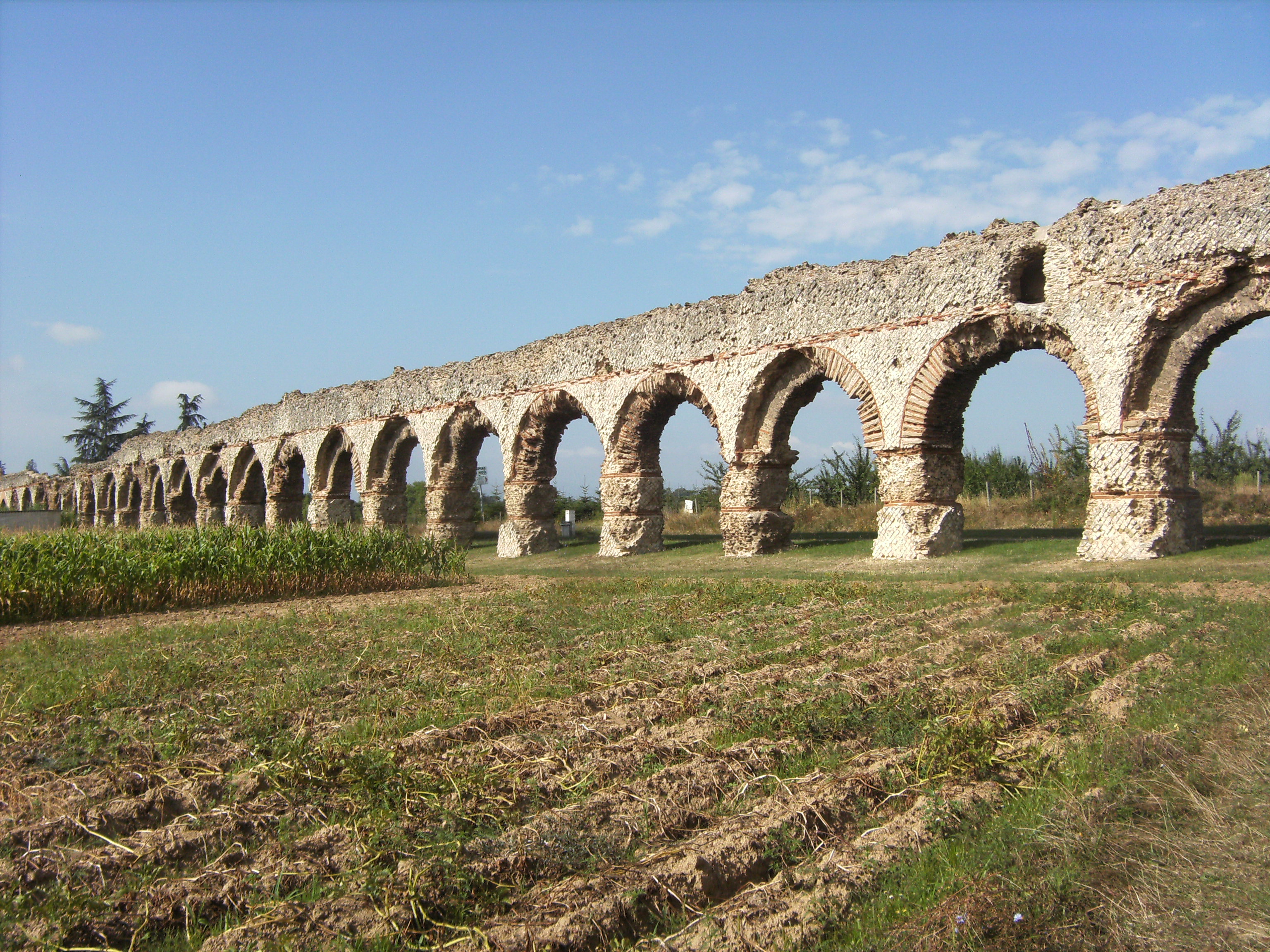 Cesse Aqueduct - Wikipedia