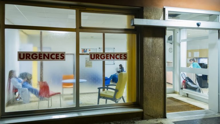 Centre hospitalier Le Vinatier – Entrée des urgences psychiatriques © Tim Douet