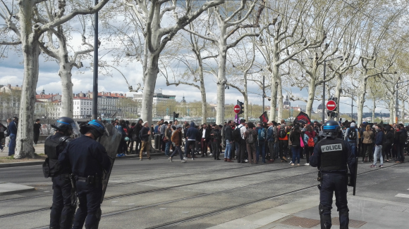 Manifestation étudiante quai Claude Bernard