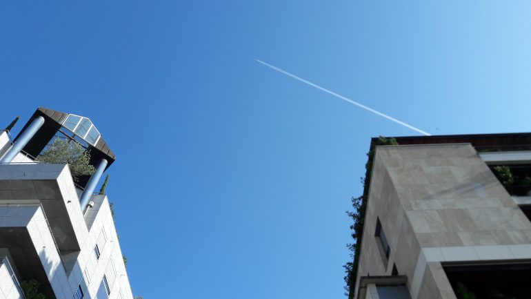 Soleil et ciel bleu sur Lyon au printemps