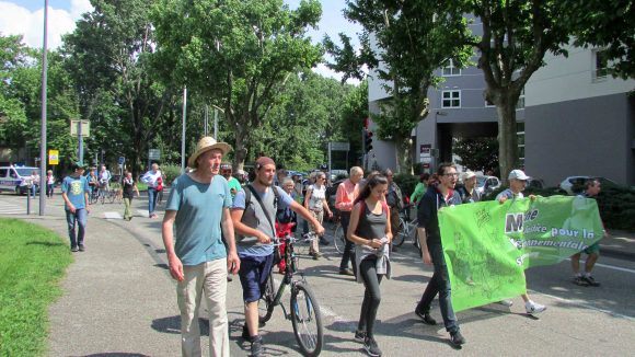 Marche des cobayes à Grenoble.