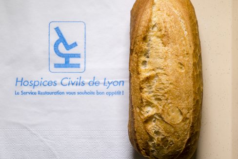 Le pain des hôpitaux de Lyon, produit dans la dernière boulangerie hospitalière de France © Tim Douet