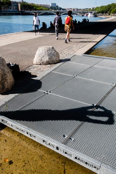 Intervention de Petite Poissone sur les quais du Rhône – Lyon, juillet 2018 © Tim Douet