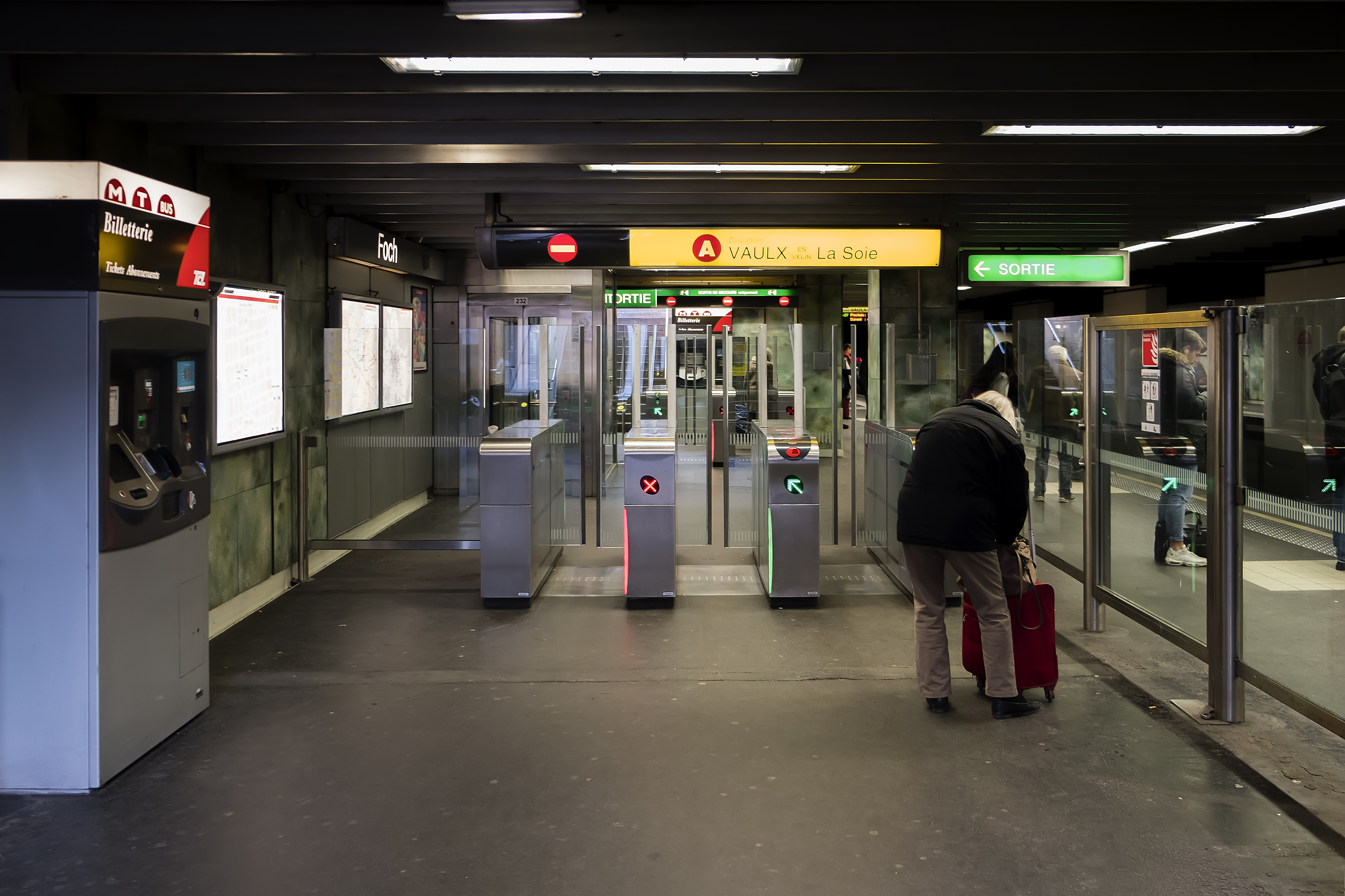Lyon On Peut Acheter Un Ticket Tcl Avec Son Telephone Sauf Iphone