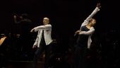Symphonie fantastique – Chorégraphie Saburo Teshigawara, création Biennale de la danse 2018, à l'Auditorium de Lyon © Michel Cavalca (montage LC)