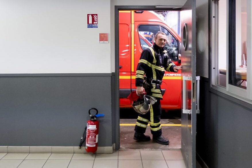 Lyon : chez les pompiers du Rhône, le crépitement de l'opposition face à l'obligation vaccinale - Vimarsana News