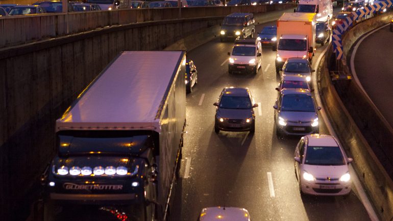 lyon apres un accident le periph coupe ce mercredi matin 7km de bouchons