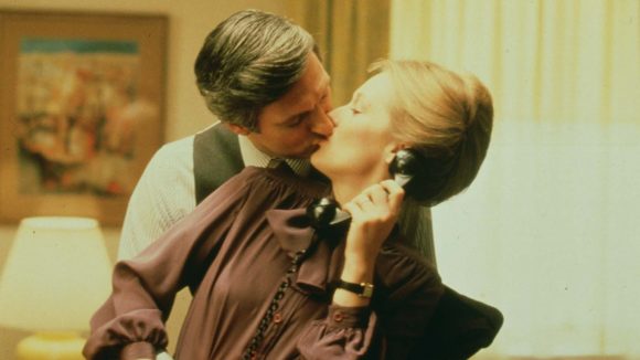 Alan Alda et Meryl Streep dans “La Vie privée d’un sénateur” de Jerry Schatzberg (1979) © Universal Pictures
