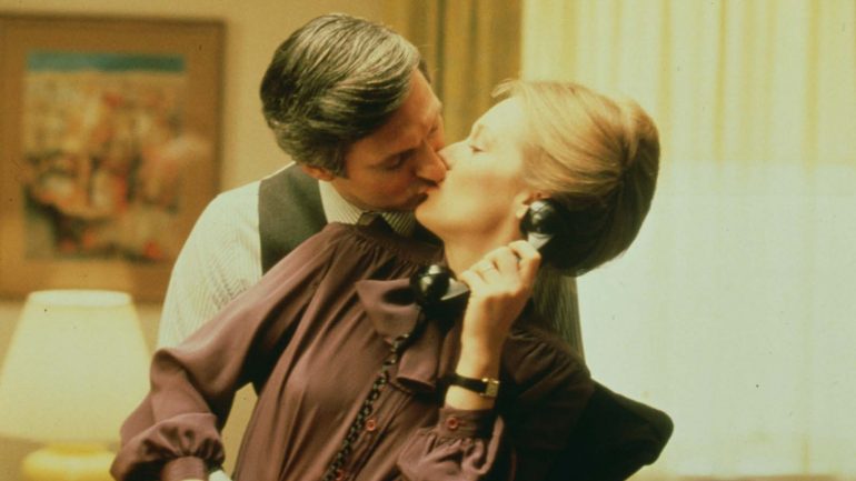 Alan Alda et Meryl Streep dans “La Vie privée d’un sénateur” de Jerry Schatzberg (1979) © Universal Pictures
