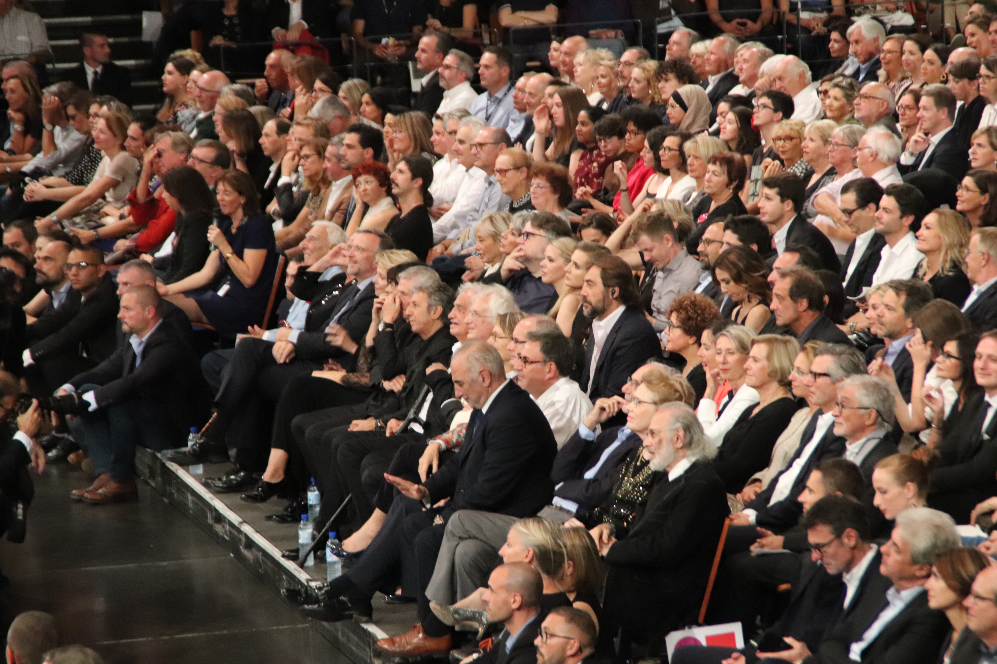David Kimelfeld, Georges Képénékian et la ministre de la Culture, Françoise Nyssen, étaient entourés de nombreuses stars du grand écran pour l’ouverture du festival Lumière 2018, à la halle Tony-Garnier © Flora Chaduc
