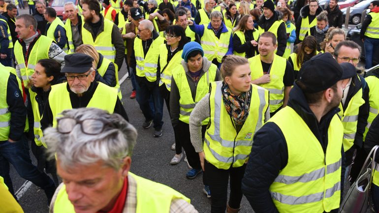 Gilets Jaunes Le Point Sur La Manifestation à La Mi Journée