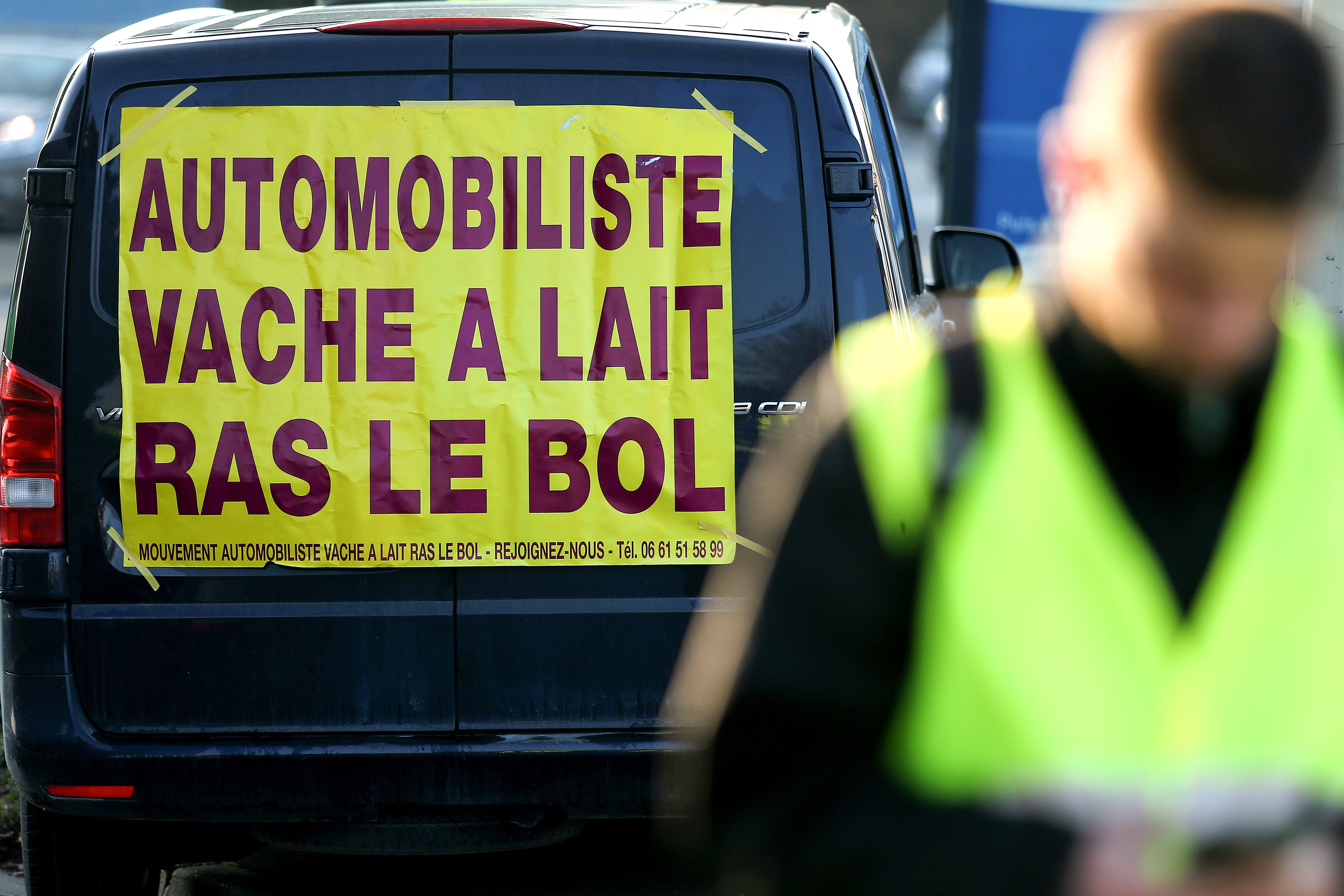 Pourquoi Les Gilets Jaunes Manifestent Ils